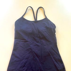 Size 6 navy Lulu power Y tank